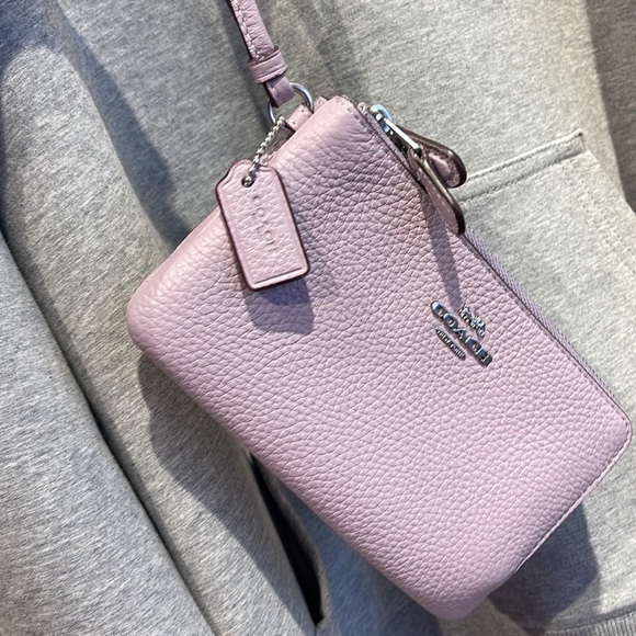Coach Double Corner Zip Wristlet
SV/Soft Lilac - Picture 2 of 16